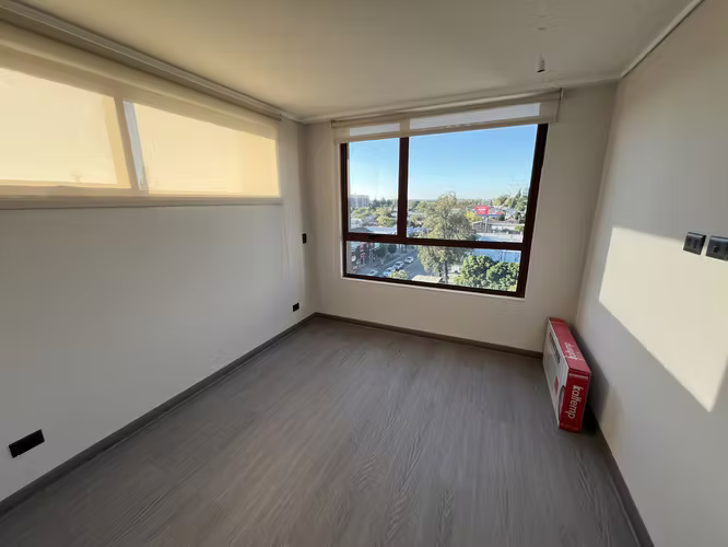 Rebajado. Arriendo departamento, 3 dormitorios, 2 baños, 2 estacionamientos y bodega.