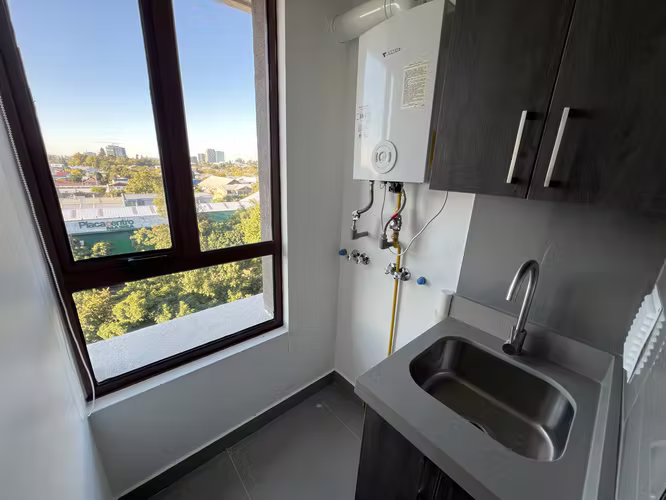 Rebajado. Arriendo departamento, 3 dormitorios, 2 baños, 2 estacionamientos y bodega.