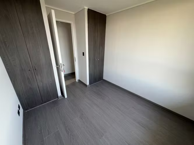 Rebajado. Arriendo departamento, 3 dormitorios, 2 baños, 2 estacionamientos y bodega.