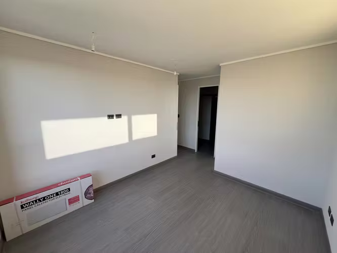 Rebajado. Arriendo departamento, 3 dormitorios, 2 baños, 2 estacionamientos y bodega.