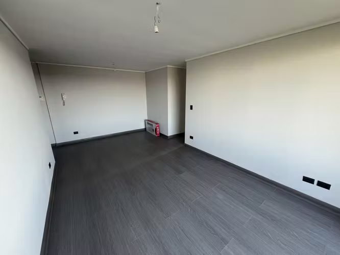 Rebajado. Arriendo departamento, 3 dormitorios, 2 baños, 2 estacionamientos y bodega.