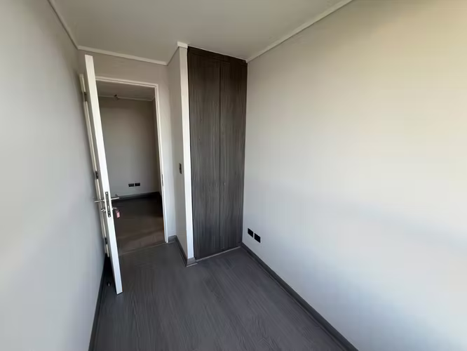 Rebajado. Arriendo departamento, 3 dormitorios, 2 baños, 2 estacionamientos y bodega.