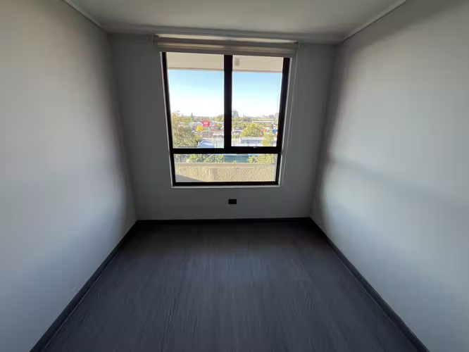 Rebajado. Arriendo departamento, 3 dormitorios, 2 baños, 2 estacionamientos y bodega.