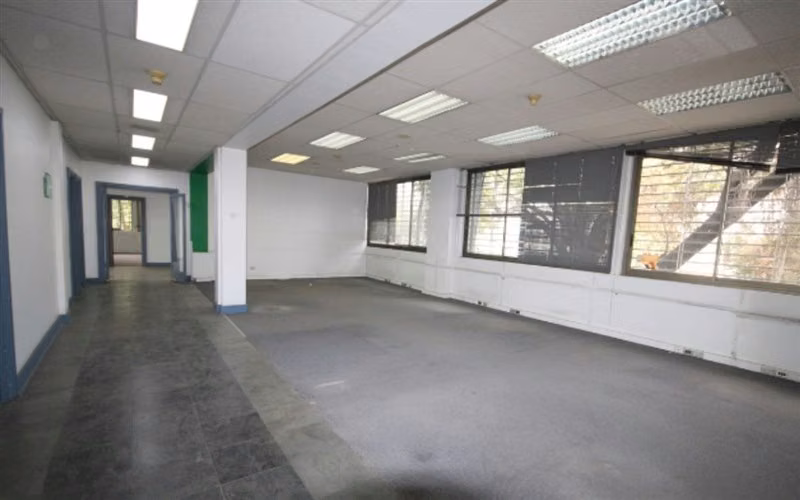 Amplio recinto de oficinas en el sector de Marathon, Ñuñoa