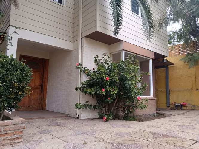 Propiedad a la venta en Pasaje Los Espinos, Larapinta.
