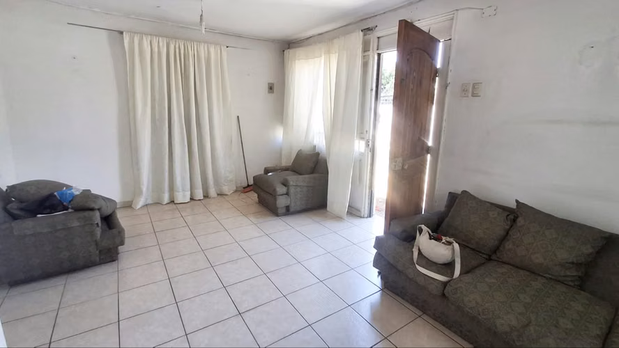 Casa con patio ideal para remodelar