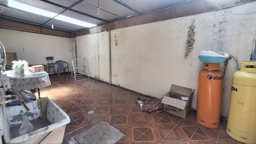 Casa con patio ideal para remodelar