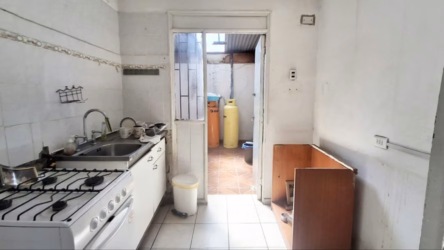 Casa con patio ideal para remodelar
