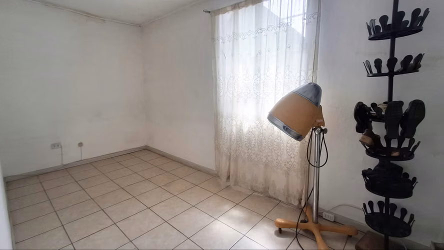Casa con patio ideal para remodelar