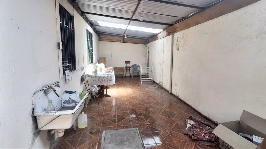 Casa con patio ideal para remodelar
