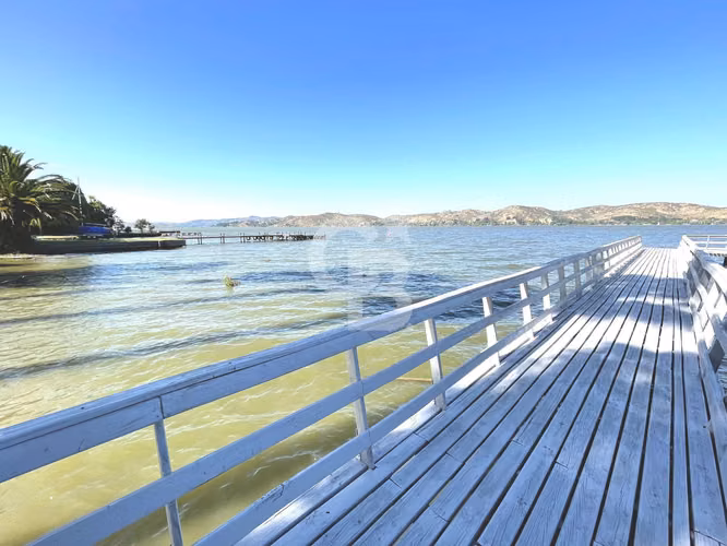 Casa en Rapel: Orilla del Lago y Muelle Privado