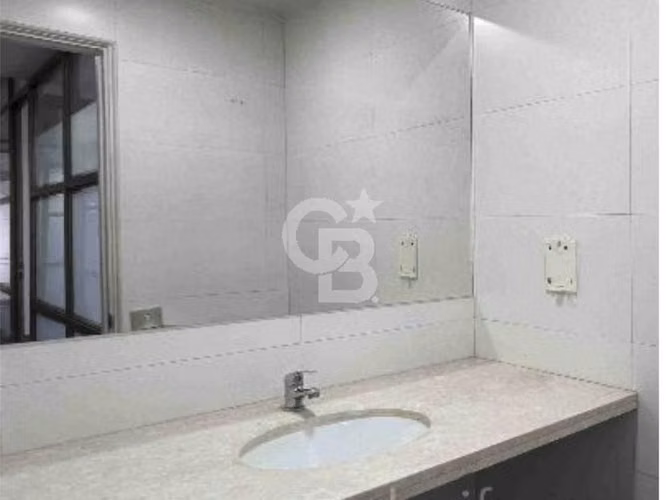 Oficina en arriendo en Providencia-Frente al MUT