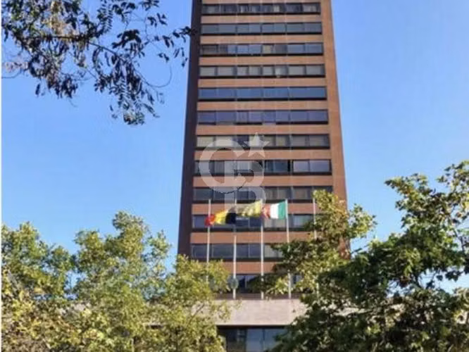 Oficina en arriendo en Providencia-Frente al MUT