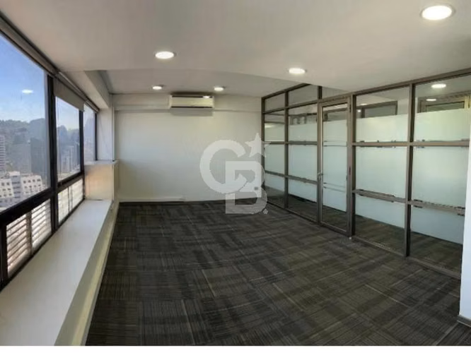 Oficina en arriendo en Providencia-Frente al MUT