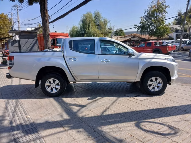 MITSUBISHI L200 2021