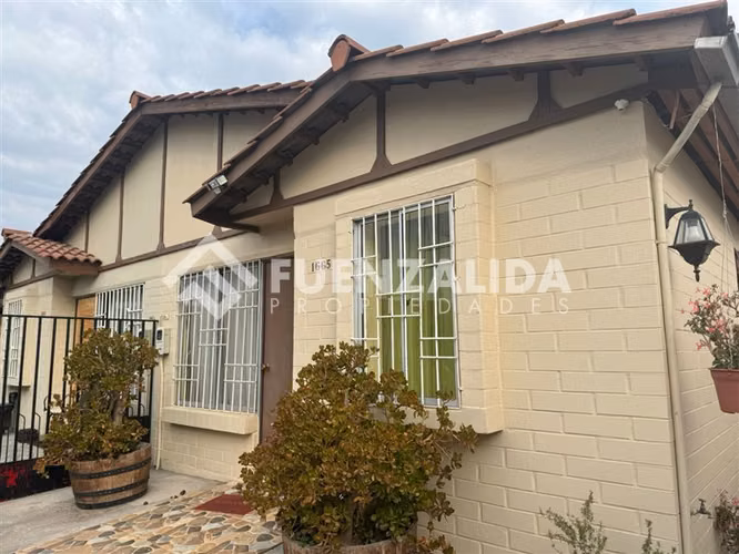 Casa en venta de 3 dorm. en Padre Hurtado