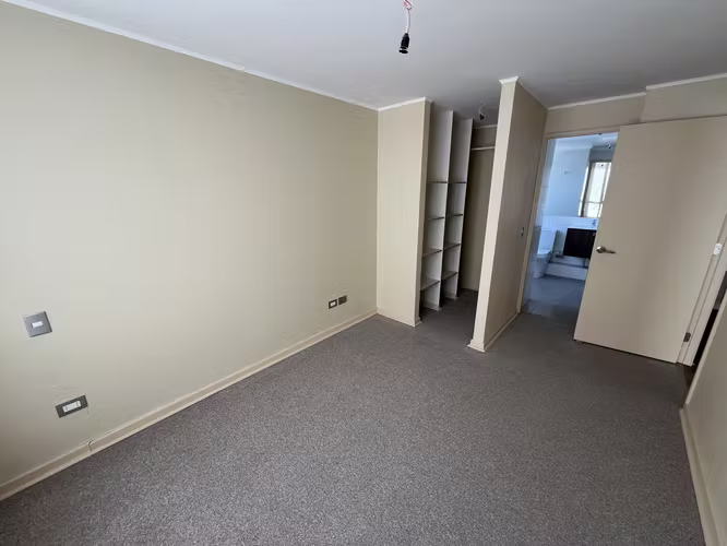 Arriendo amplio departamento de 2 dormitorio, 2 baño y estacionamiento. Incluye gastos comunes