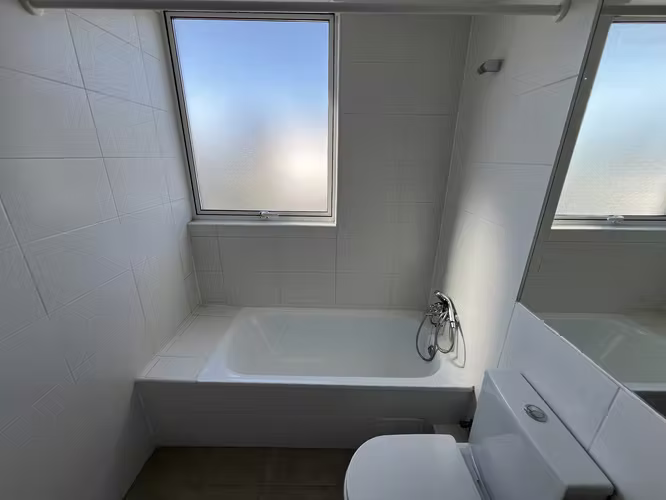 Arriendo amplio departamento de 2 dormitorio, 2 baño y estacionamiento. Incluye gastos comunes