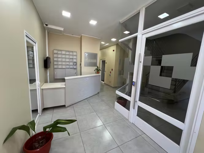 Arriendo amplio departamento de 2 dormitorio, 2 baño y estacionamiento. Incluye gastos comunes