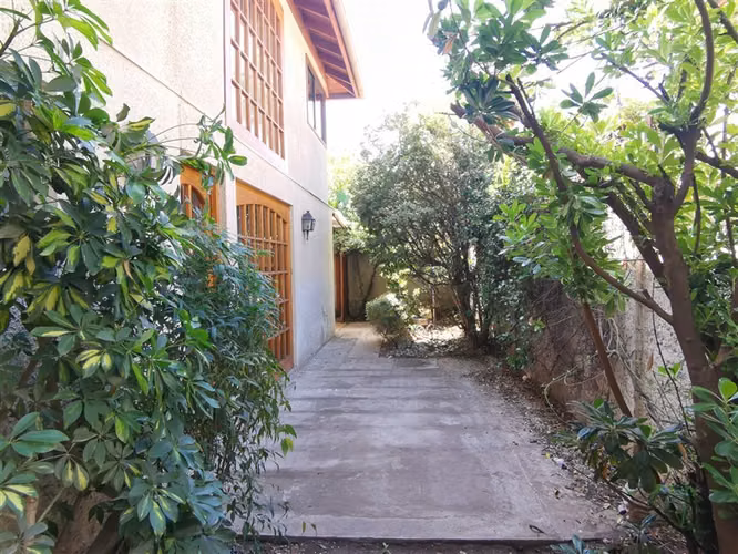 Casa en venta de 5 dorm. en La Reina