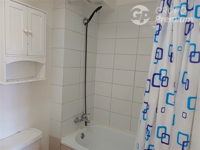 Dept. en arriendo de 3 dorm. en V. Alemana con estionamiento