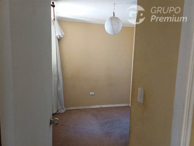 Dept. en arriendo de 3 dorm. en V. Alemana con estionamiento