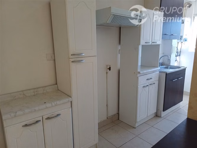 Dept. en arriendo de 3 dorm. en V. Alemana con estionamiento