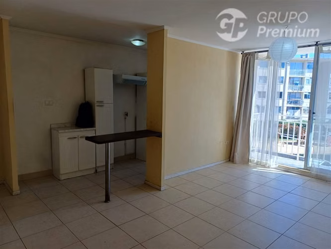 Dept. en arriendo de 3 dorm. en V. Alemana con estionamiento