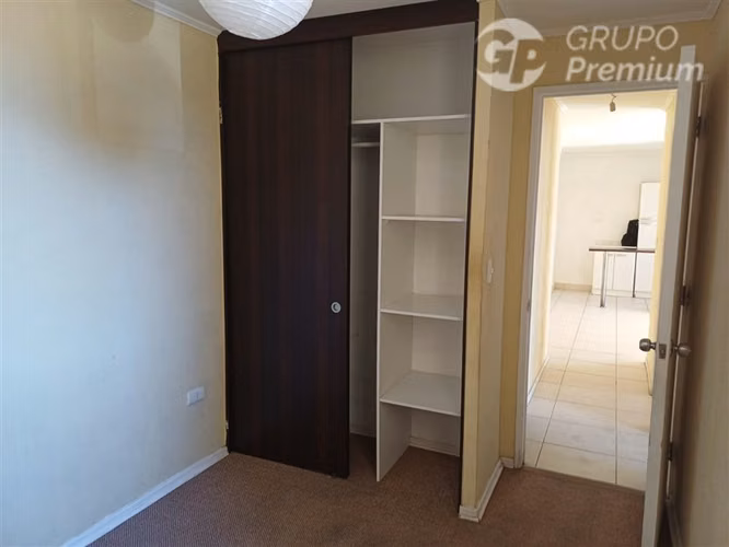 Dept. en arriendo de 3 dorm. en V. Alemana con estionamiento