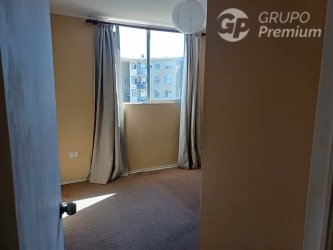 Dept. en arriendo de 3 dorm. en V. Alemana con estionamiento