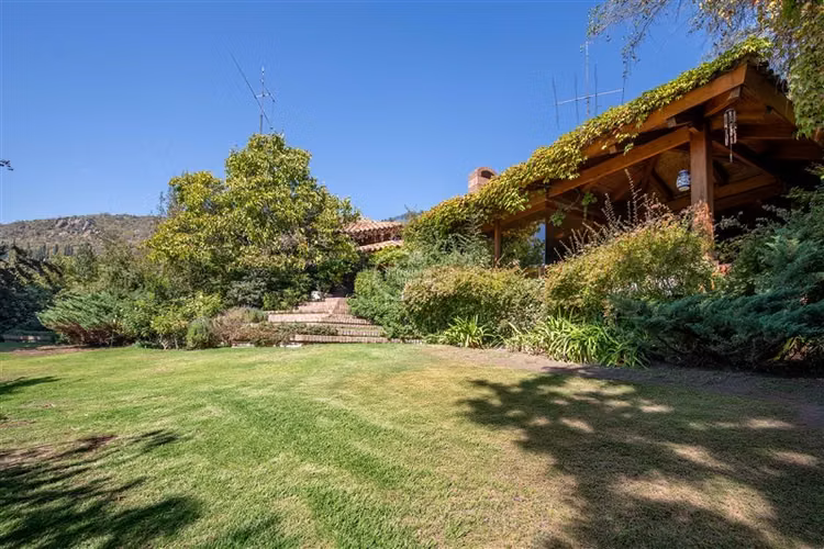 Casa en venta de 5 dorm. en Lo Barnechea