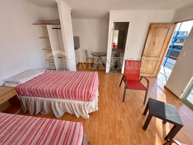 Arriendo Casa/hostal amoblada con 8 Dormitorios c/u con Baño Privado + Sala Estar, Mejillones