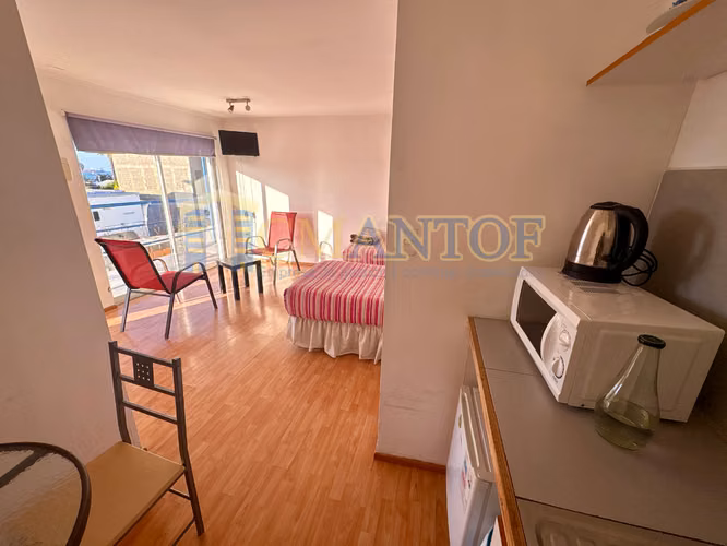 Arriendo Casa/hostal amoblada con 8 Dormitorios c/u con Baño Privado + Sala Estar, Mejillones