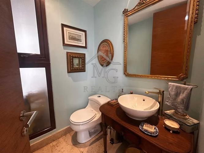 Casa en venta de 4 dorm. en Piedra Roja Colina