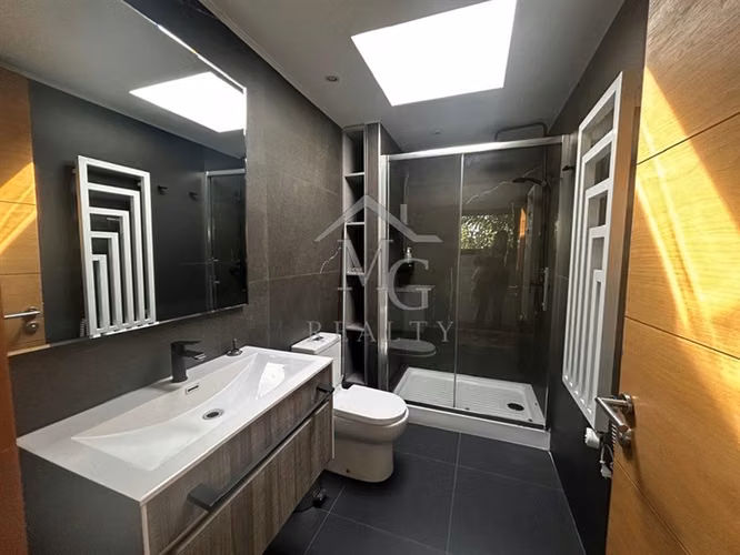 Casa en venta de 4 dorm. en Piedra Roja Colina