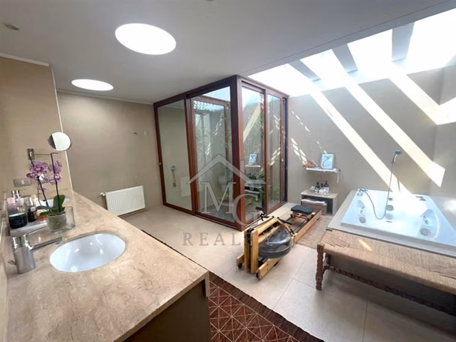 Casa en venta de 4 dorm. en Piedra Roja Colina