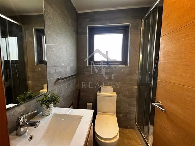 Casa en venta de 4 dorm. en Piedra Roja Colina