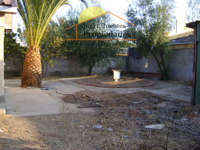 Amplia casa individual, 5 dormitorios, terreno de 530 mts2. Cod-2420