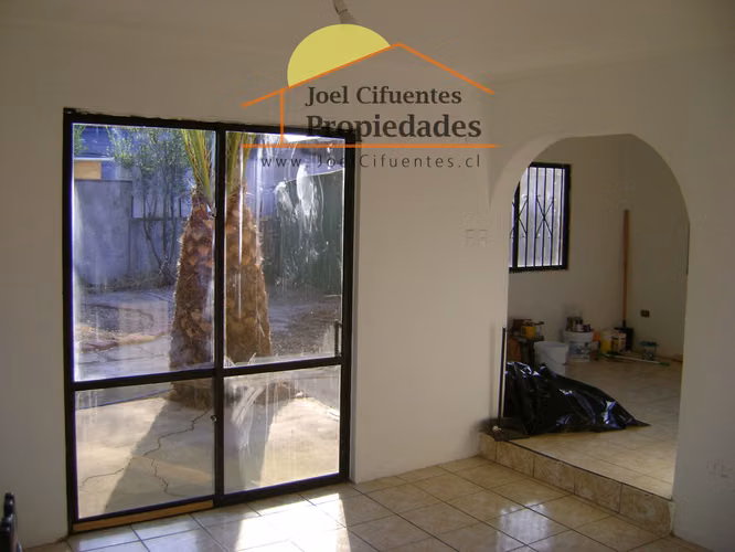 Amplia casa individual, 5 dormitorios, terreno de 530 mts2. Cod-2420