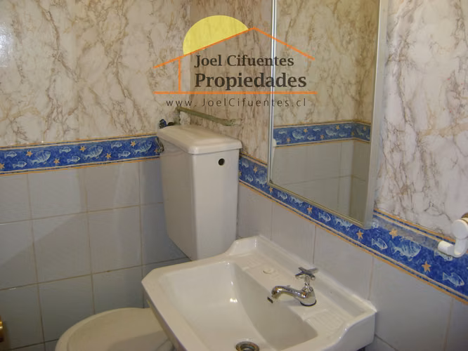 Amplia casa individual, 5 dormitorios, terreno de 530 mts2. Cod-2420