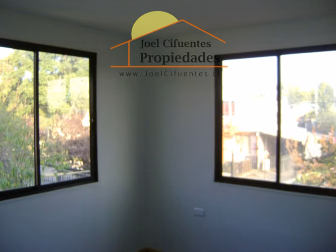 Amplia casa individual, 5 dormitorios, terreno de 530 mts2. Cod-2420