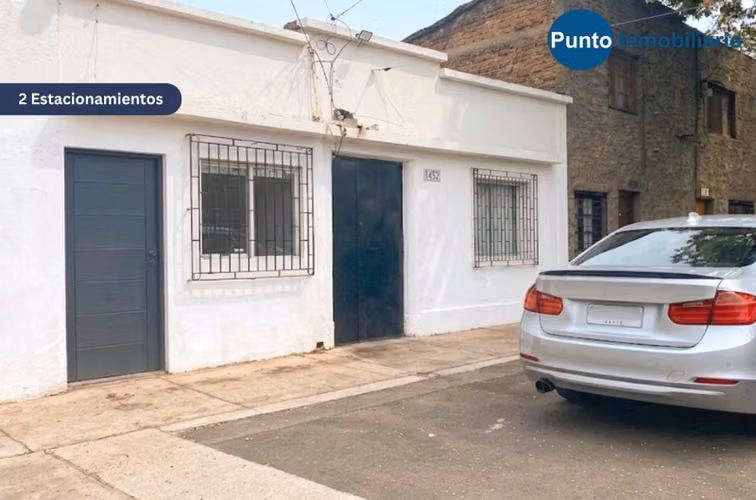 Casa Remodelada Con 3 Dormitorios (suite), 4 Baños Y Patio