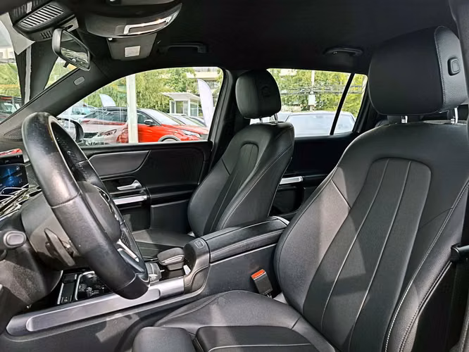 MERCEDES-BENZ GLB 200 2023