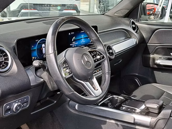 MERCEDES-BENZ GLB 200 2023