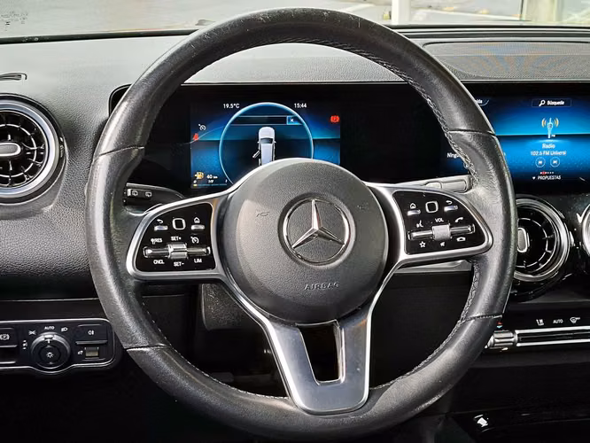 MERCEDES-BENZ GLB 200 2023