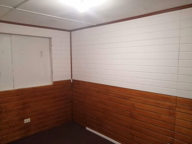 CASA EN  FUNDO EL CARMEN CON UN AMPLIO LIVING COMEDOR Y UNA COCINA COMPLETAMENTE EQUIPADA CON DOS LAVAPLATOS