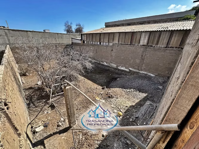 CASA Habitacional con 2 Locales Comerciales – Zona Central