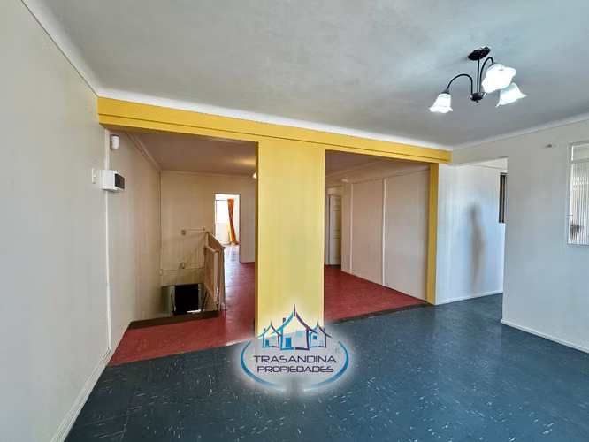CASA Habitacional con 2 Locales Comerciales – Zona Central