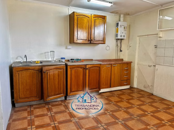 CASA Habitacional con 2 Locales Comerciales – Zona Central