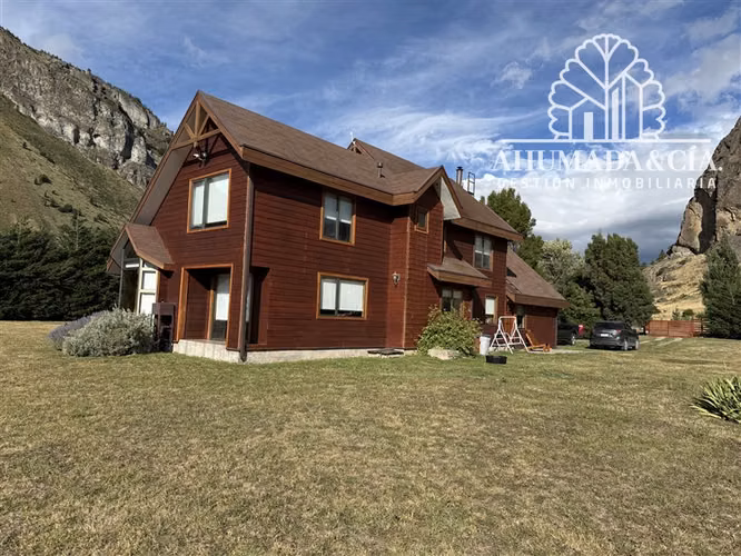 Casa en venta de 5 dorm. en Coihaique